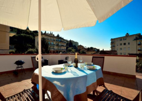 Casa con grande terrazza, AC, wifi, posto auto e vicino al mare Imperia